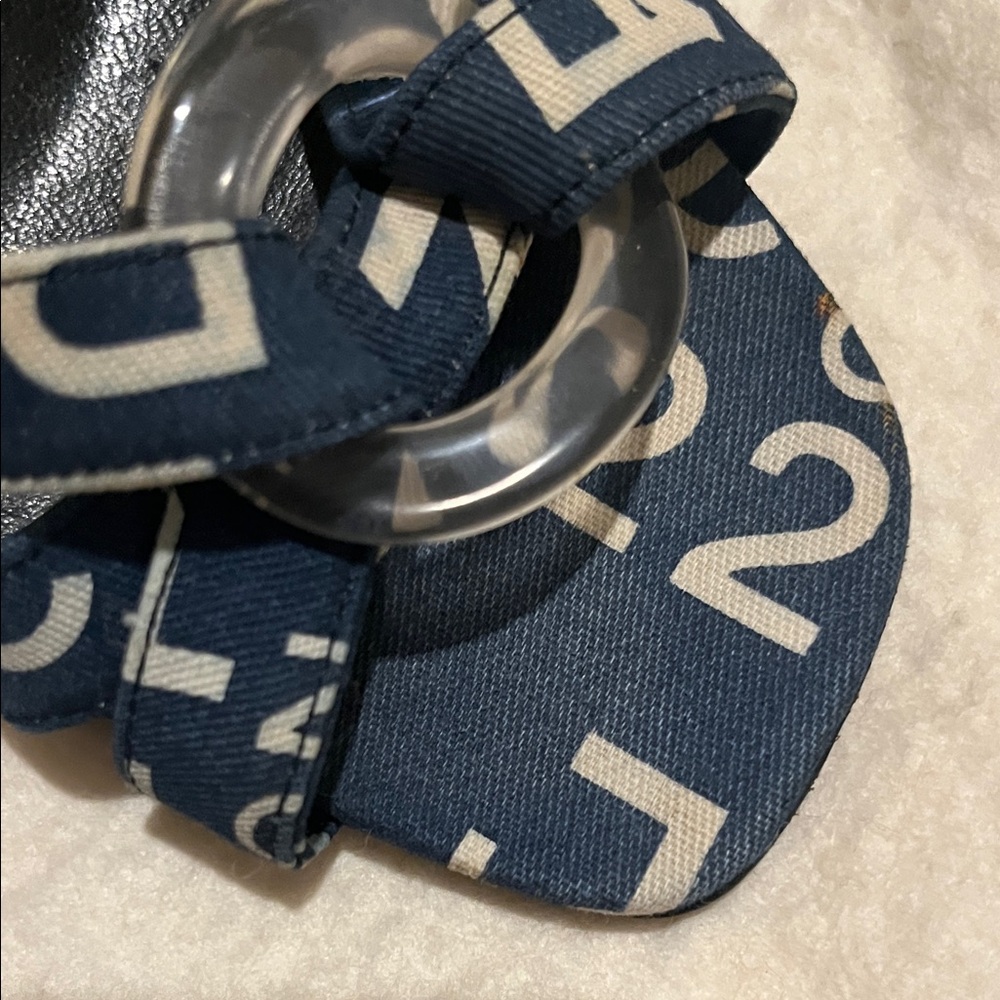 CHANEL Dark Blue and White Heels - Picture 5 of 13